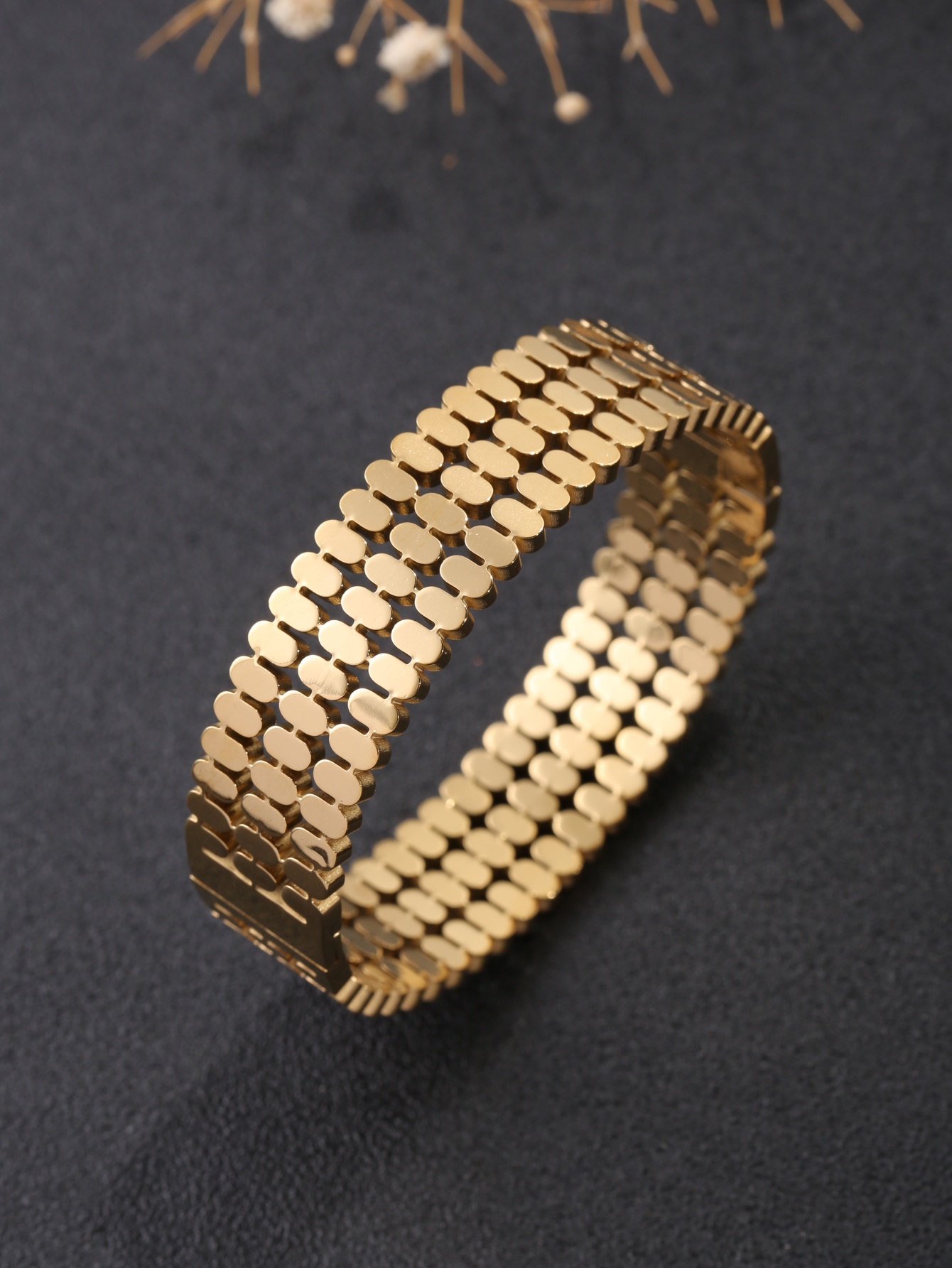 Women'S Accessories To Wear With Watch - قطعة واحدة من سوار الساعة المصنوع