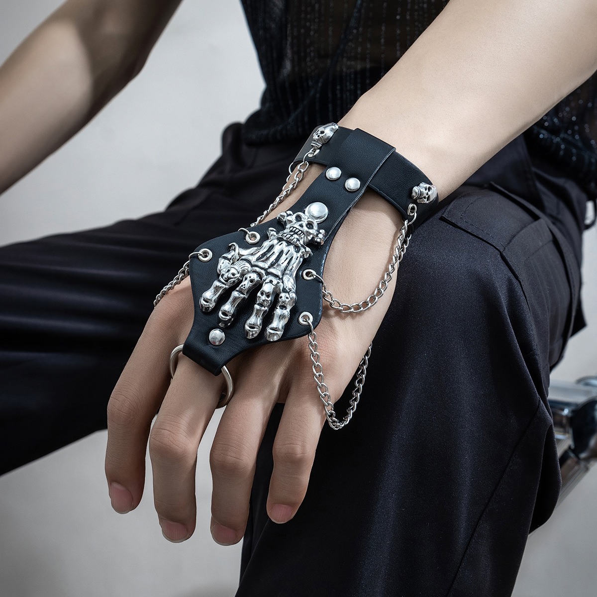 Women'S Emo Accessories - أساور قوطية للرجال والنساء ، أساور
