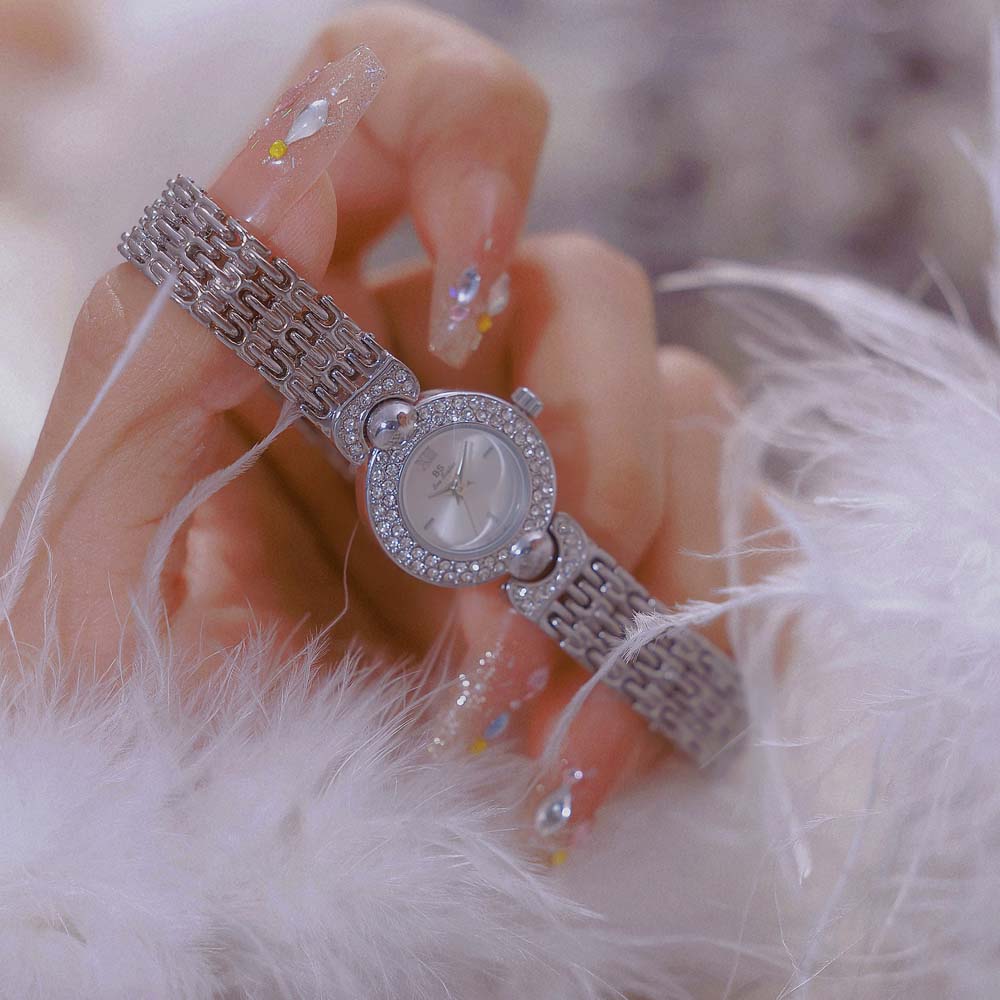 Women'S Accessories To Wear With Watch - ساعة يد نسائية فضية بسيطة من