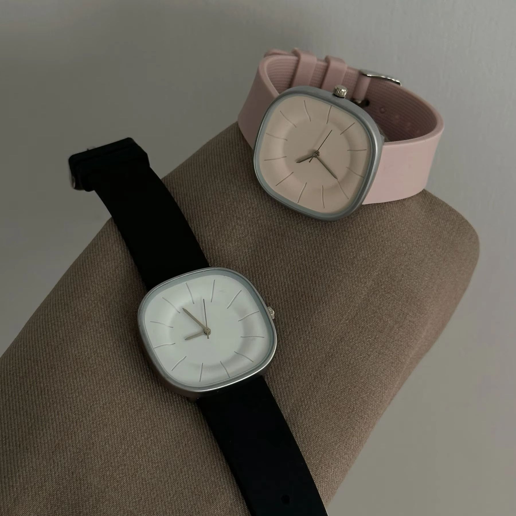ساعة يد نسائية كوارتز بتصميم م - مراجعة Women'S Accessories To Wear With Watch وسعره